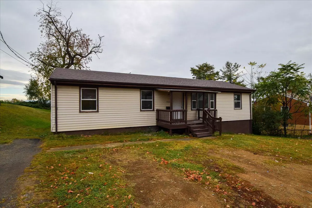 Roanoke, VA 24017,1523 Dunbar ST