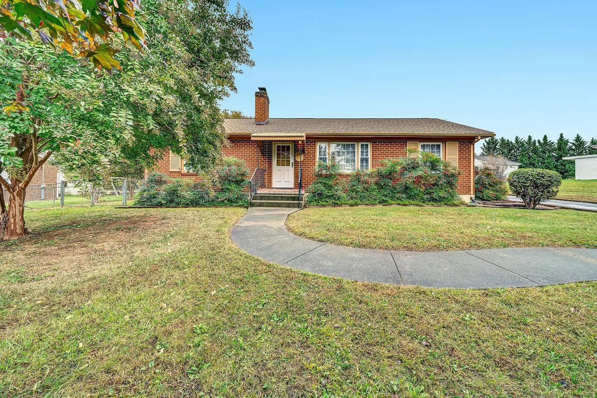 Salem, VA 24153,1138 Highland RD