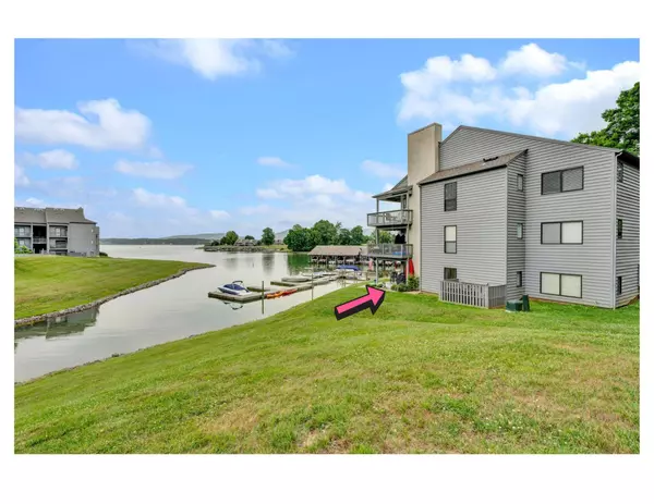 100 Dockside CIR #201, Moneta, VA 24121