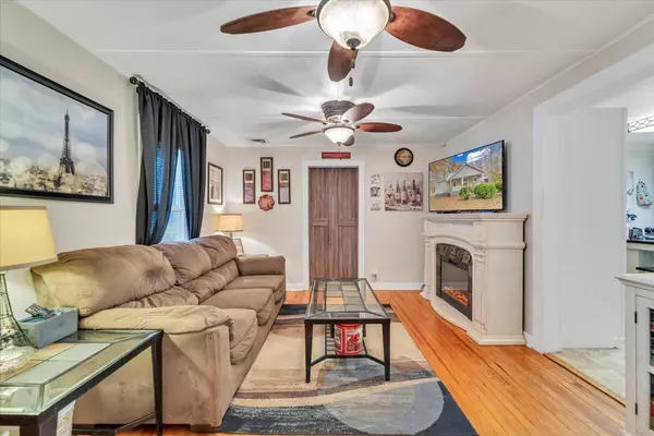 Salem, VA 24153,4244 Bradshaw RD