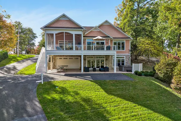 Huddleston, VA 24104,250 Deerwood DR