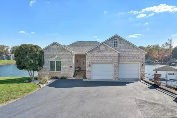 Moneta, VA 24121,105 Lighthouse LN