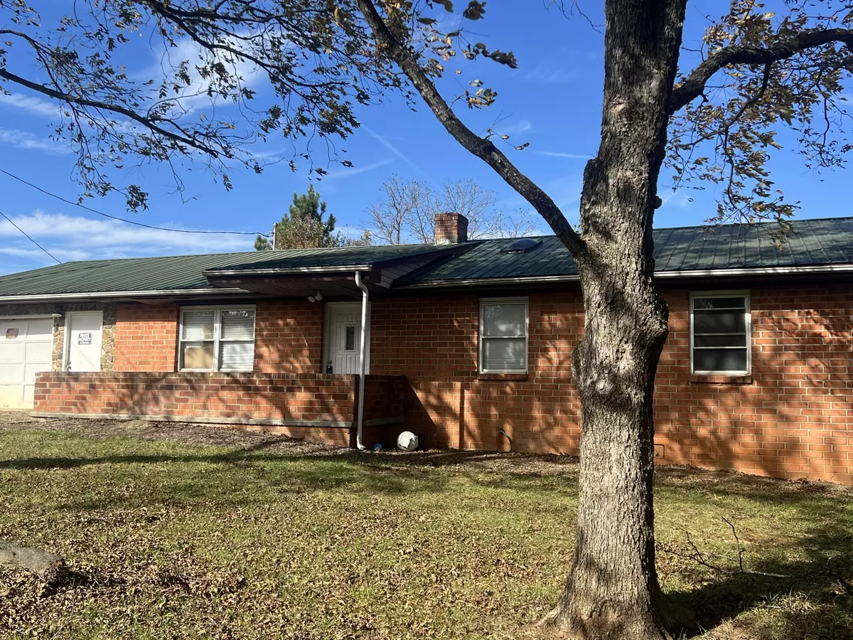 Moneta, VA 24121,391 Lakewood Forest RD