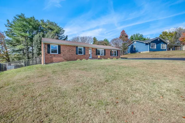 Vinton, VA 24179,2612 Tulip LN