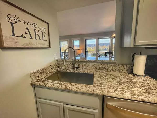 Moneta, VA 24121,290 Sailors Cove DR #405