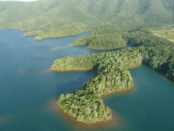 19 Sweetwater Bay DR, Penhook, VA 24137