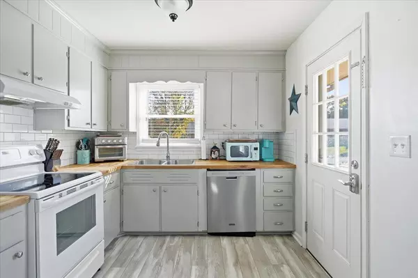 Salem, VA 24153,1406 Lancer DR