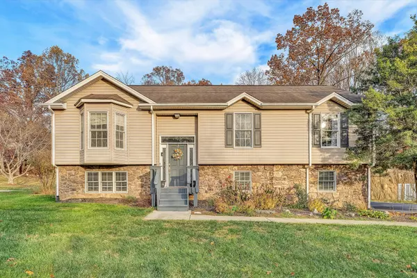 826 Coyner Springs RD, Roanoke, VA 24012