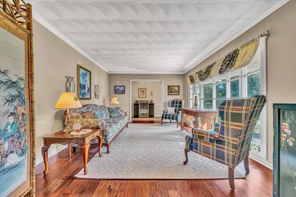 Roanoke, VA 24012,4927 Huntridge RD