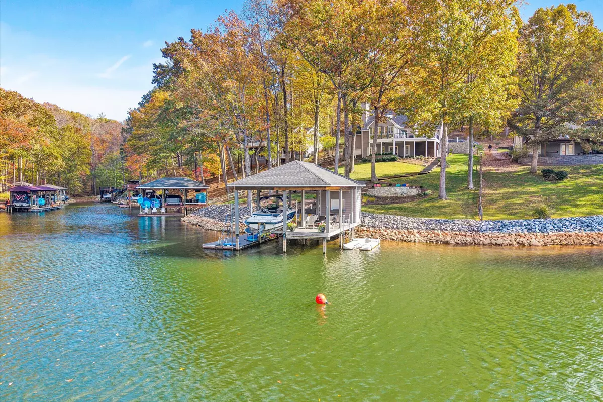 Moneta, VA 24121,101 Elm CT