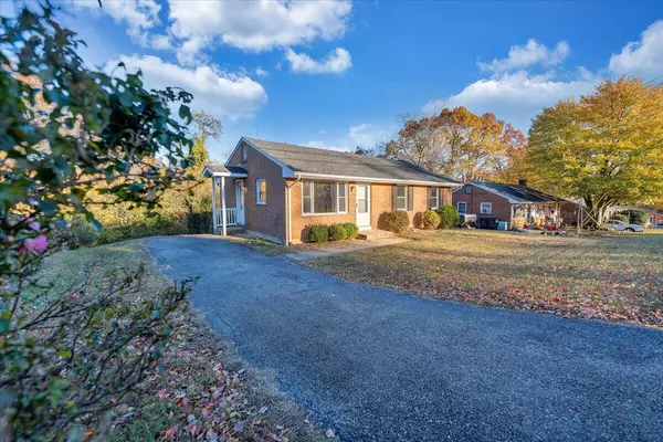 Vinton, VA 24179,725 Ramada RD