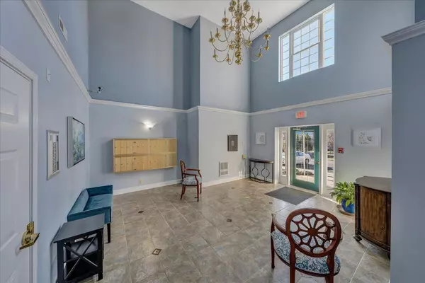 Roanoke, VA 24014,4444 Pheasant Ridge RD #404