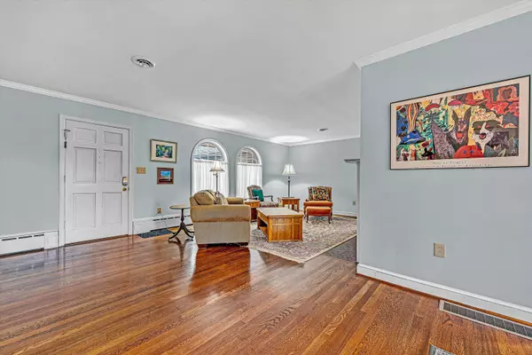 Roanoke, VA 24015,1039 Clearfield RD