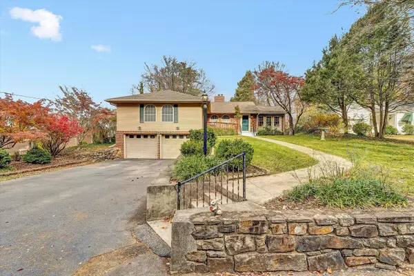 1039 Clearfield RD, Roanoke, VA 24015