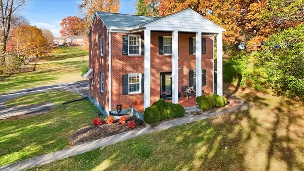 Roanoke, VA 24018,3581 Grandin RD