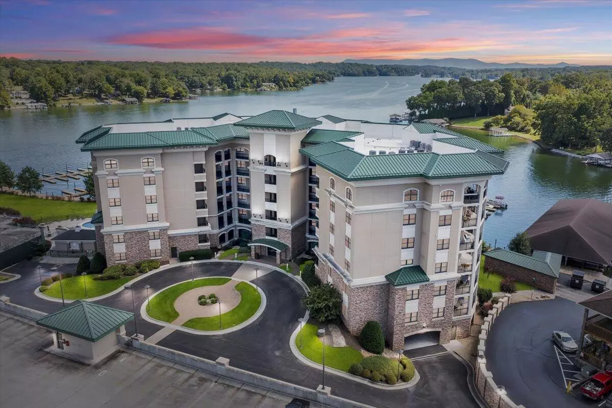 Moneta, VA 24121,100 Bridgewater Pointe PL #601