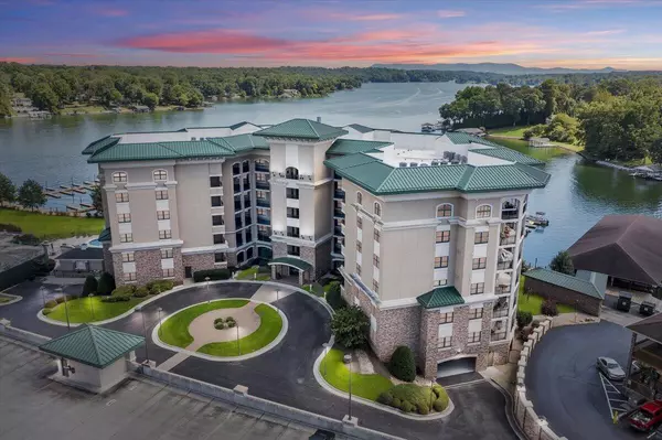 100 Bridgewater Pointe PL #601, Moneta, VA 24121