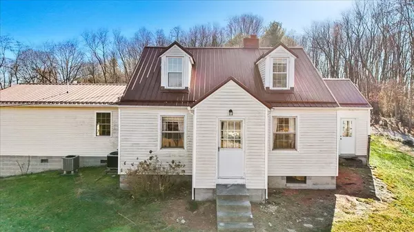 Pearisburg, VA 24134,290 Crickett LN