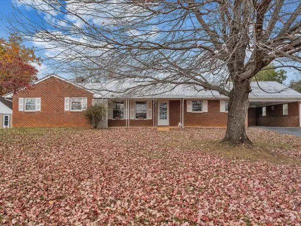 800 Orchard DR, Bassett, VA 24055