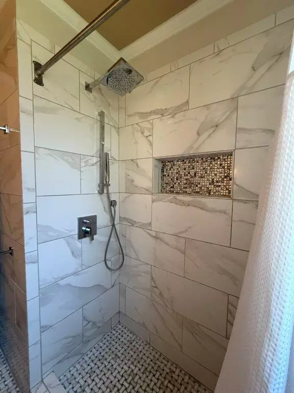 Roanoke, VA 24015,1901 Avon RD Unit Lower