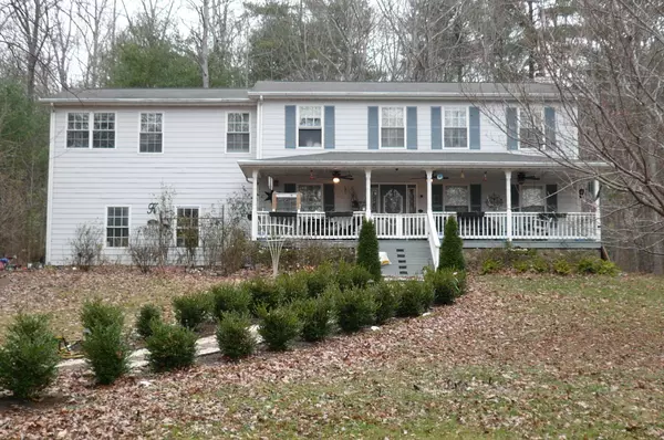 102 Hickory LN, New Castle, VA 24127