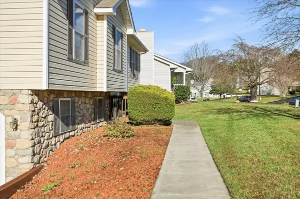 Roanoke, VA 24014,3102 Cedar Meade DR