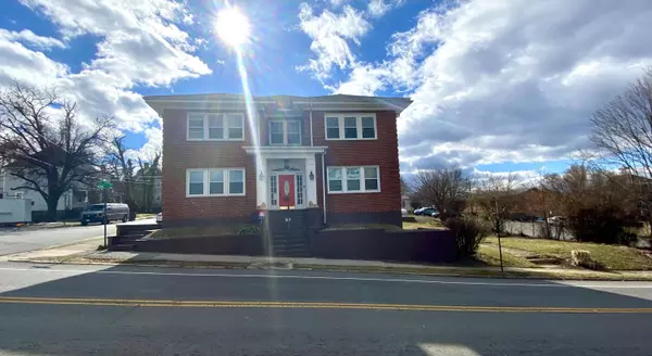 Roanoke, VA 24016,202 Elm AVE Unit A6