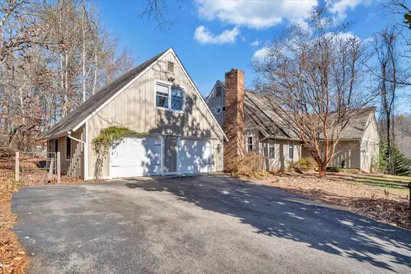 Roanoke, VA 24018,5721 Scenic Hills DR