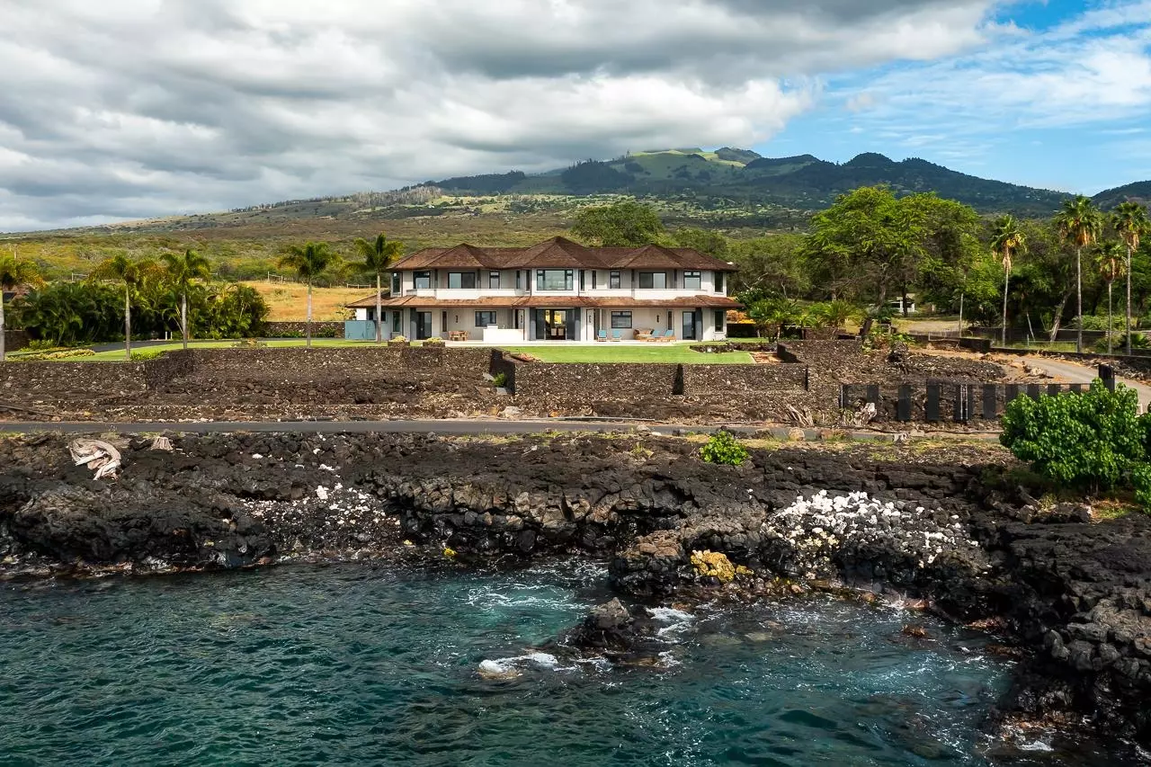 7595 Makena Rd., Maui, Hawaii - A Luxurious Seaside Oasis,Gray Marino