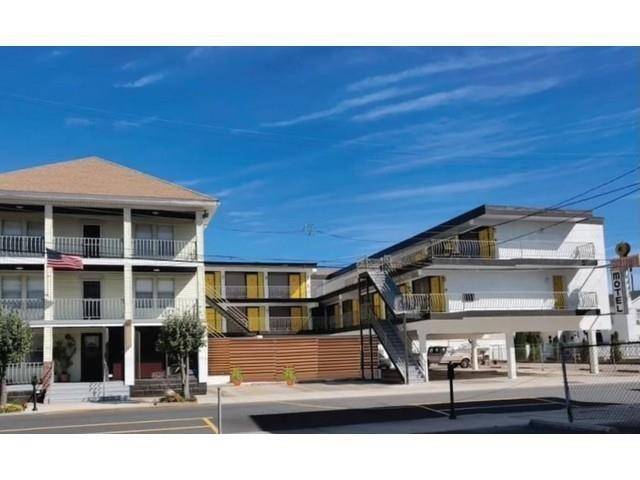 313 E Glenwood Avenue #Sunflower Beach Club, Wildwood, NJ 08260-4541
