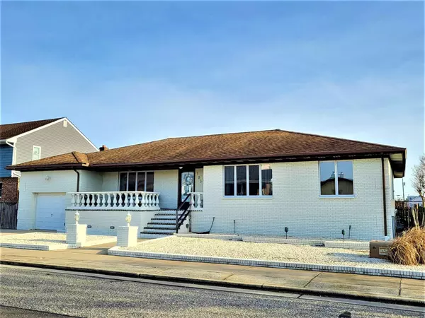 105 W Jefferson Avenue, Wildwood Crest, NJ 08260