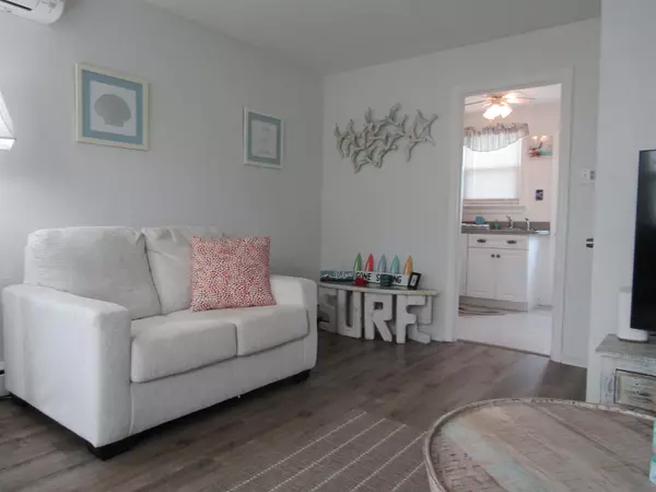 Wildwood Crest, NJ 08260,301 E Crocus