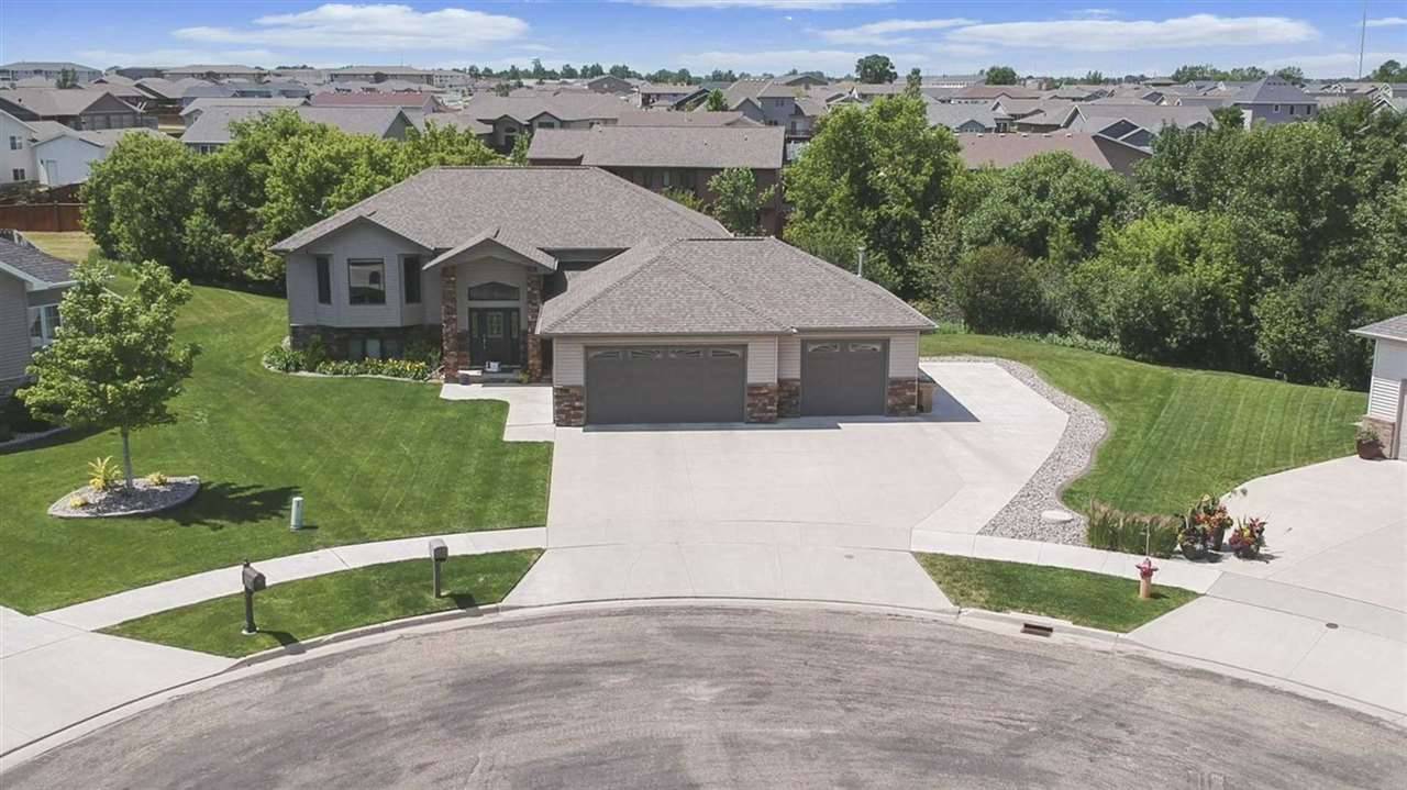 3304 Sedona Ct. SE, Minot, ND 58701-3141
