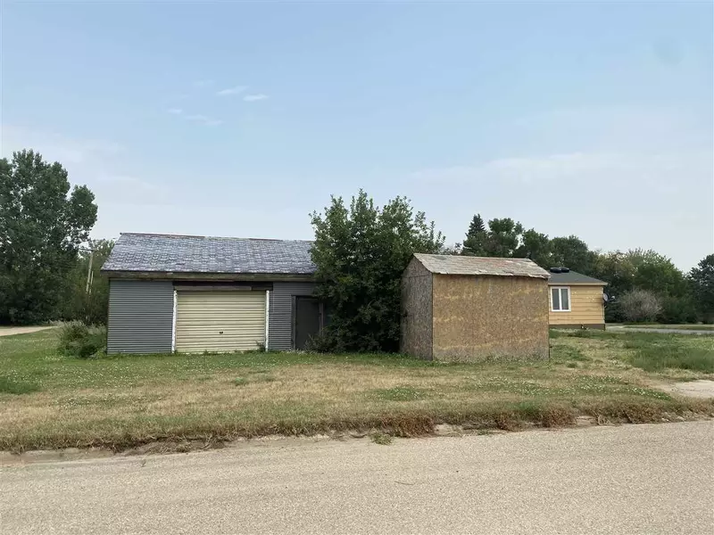 202 Railway St SE, Bowbells, ND 58721