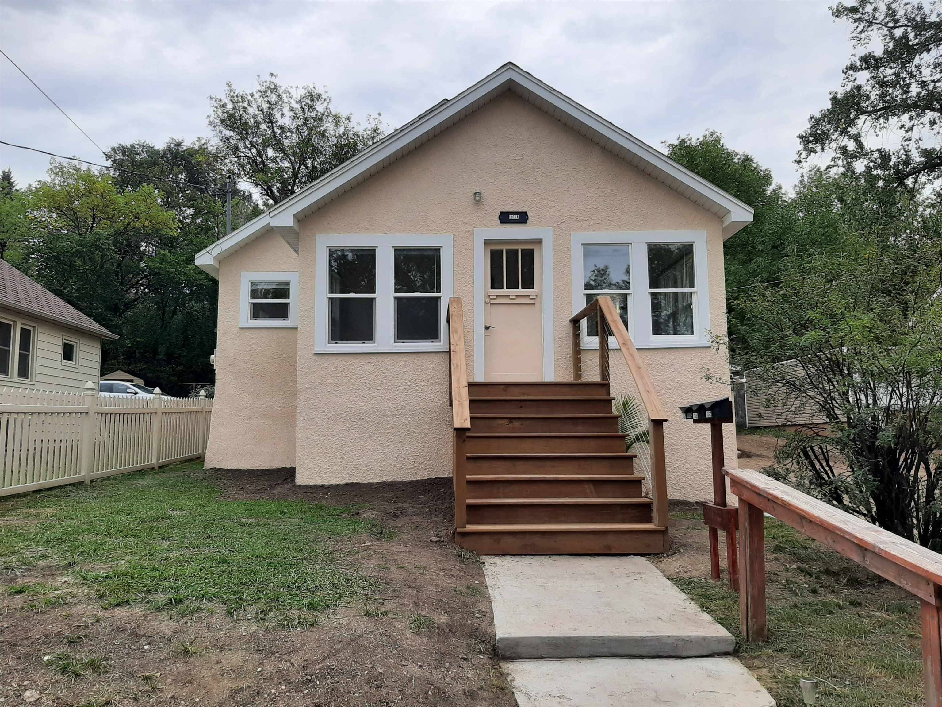 1206 NW 8th Street, Minot, ND 58703-2106