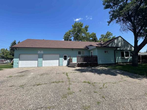 320 Burke Ave, Harvey, ND 58341