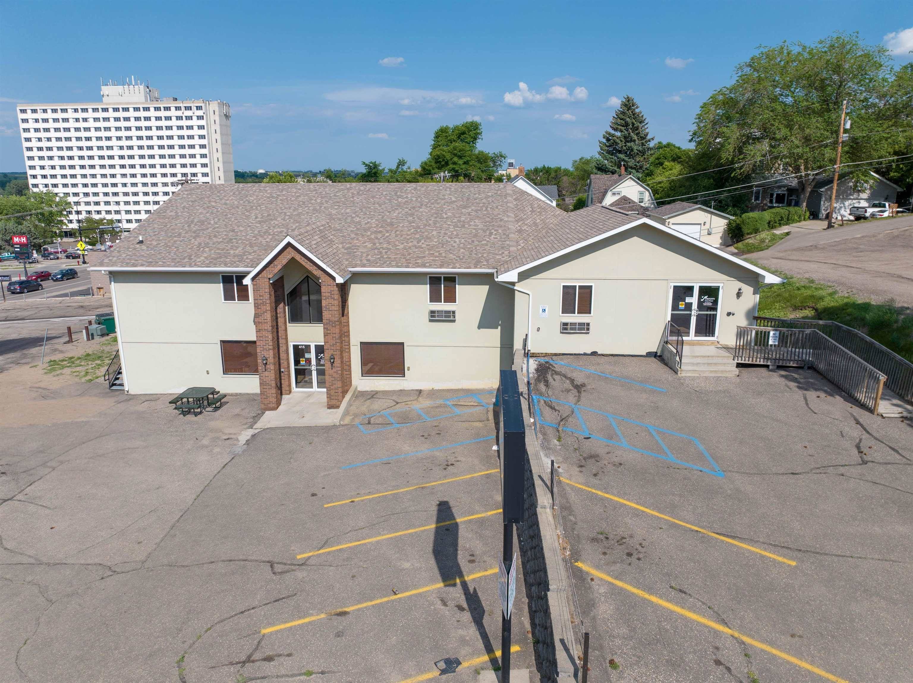 415 & 423 Main St S, Minot, ND 58701