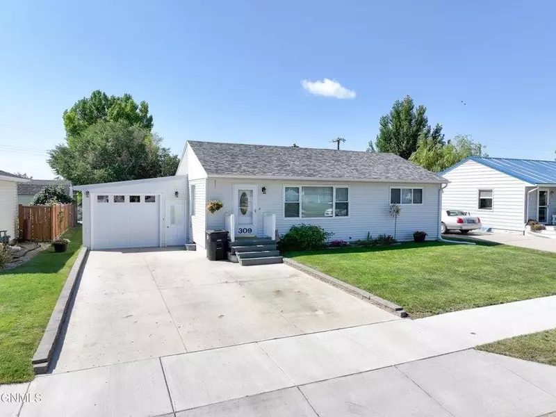 309 Dean Avenue N, Tioga, ND 58852