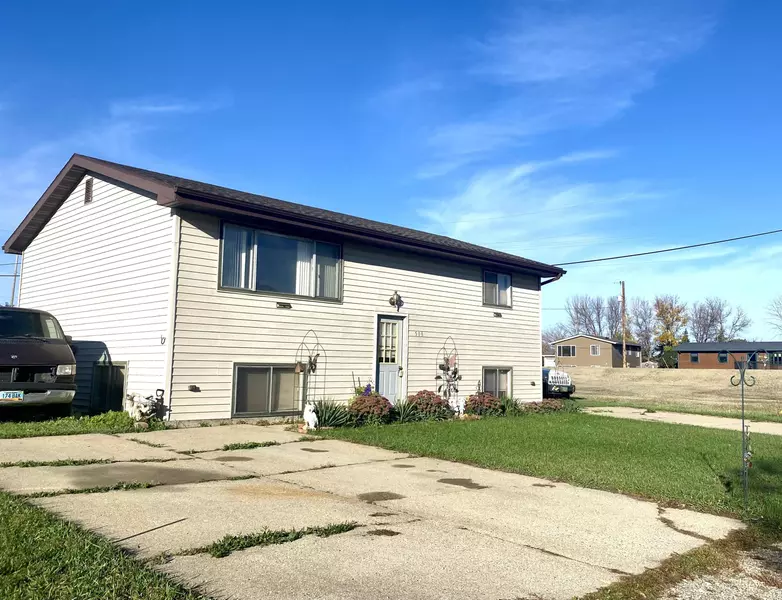 508 PARKWAY DRIVE, Burlington, ND 58722