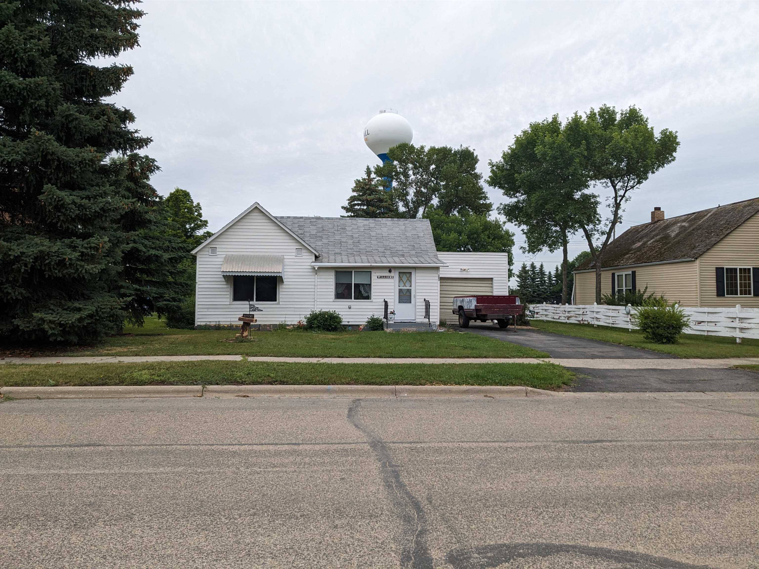 203 4th Ave SE, Mohall, ND 58761