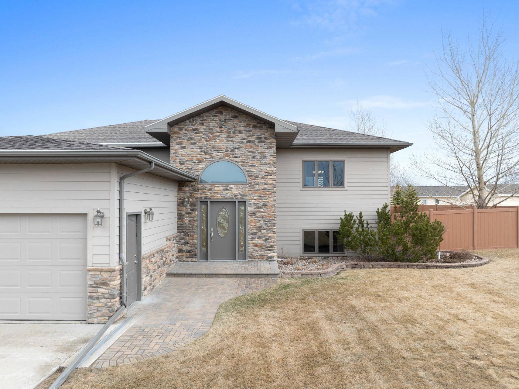 401 5th Avenue SW, Surrey, ND 58785