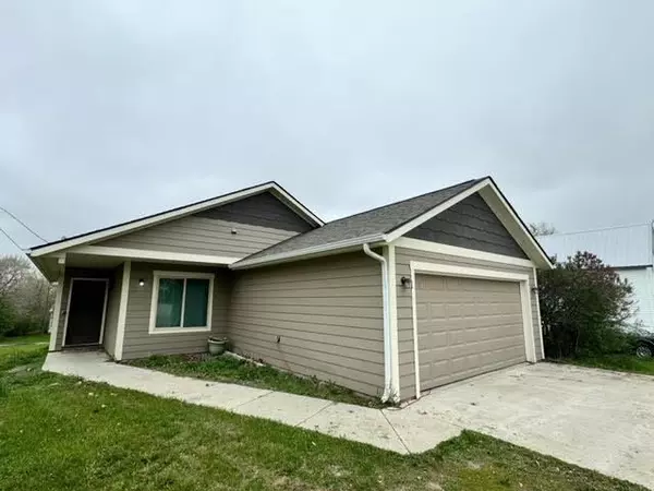 Kenmare, ND 58746,411 NE 3rd Ave