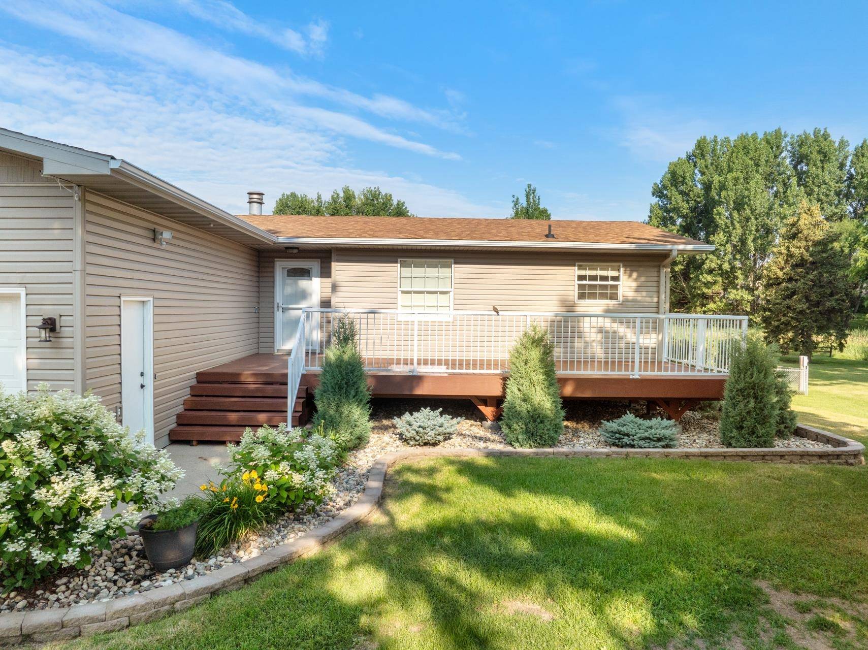 1912 Meadowlark Dr SW, Minot, ND 58701