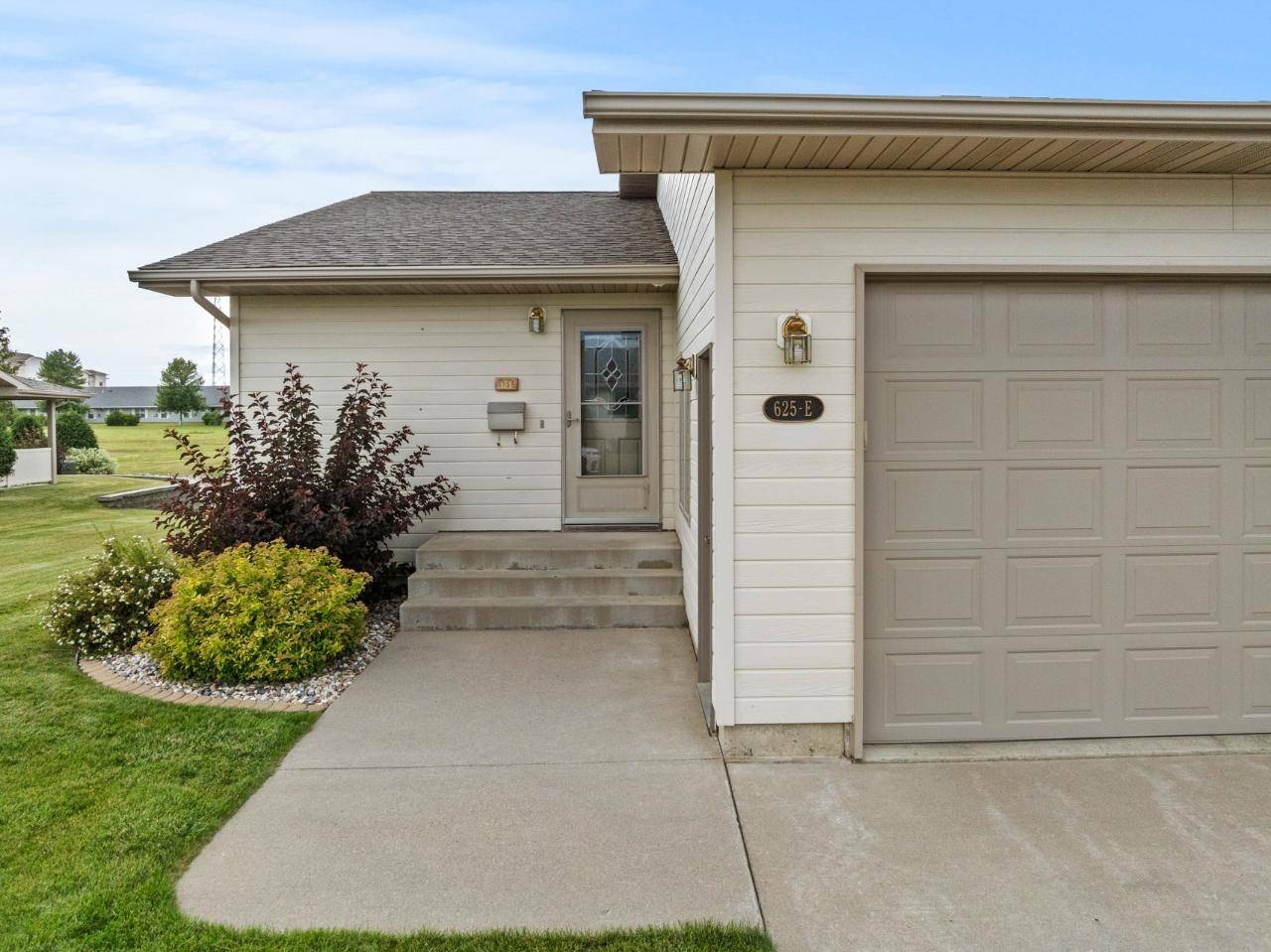 625 34th Ave, Unit E SW, Minot, ND 58701
