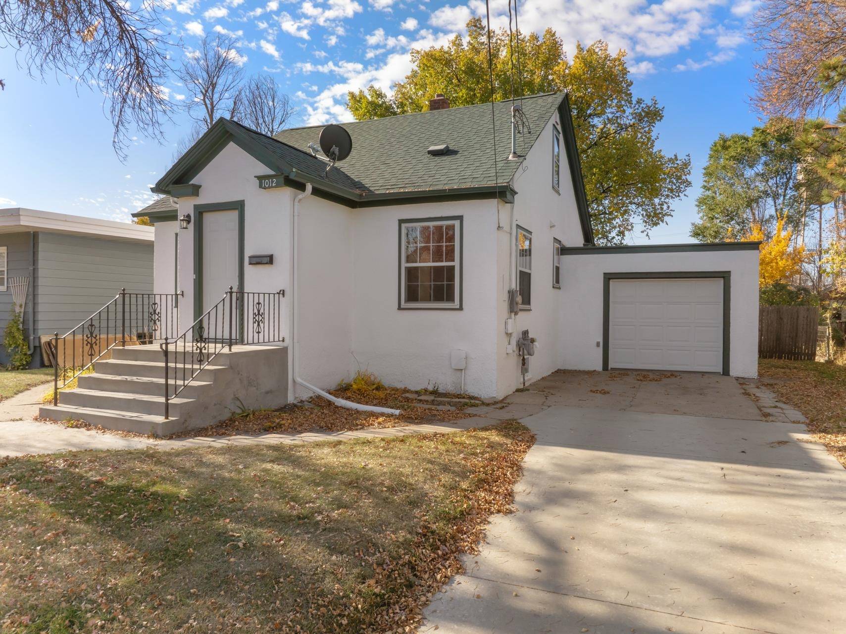 1012 4th St SE, Minot, ND 58701
