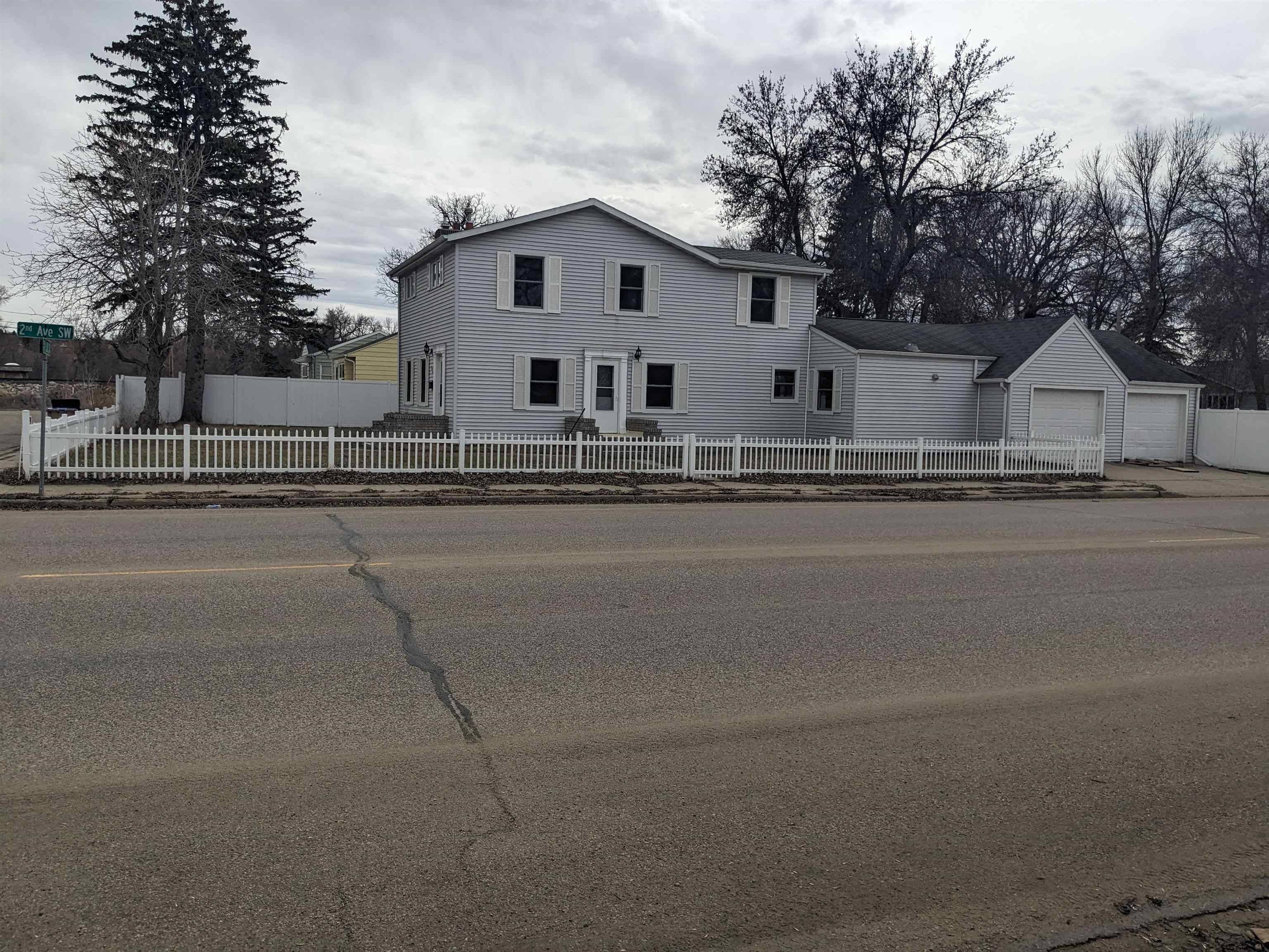 200 11TH ST SW, Minot, ND 58701