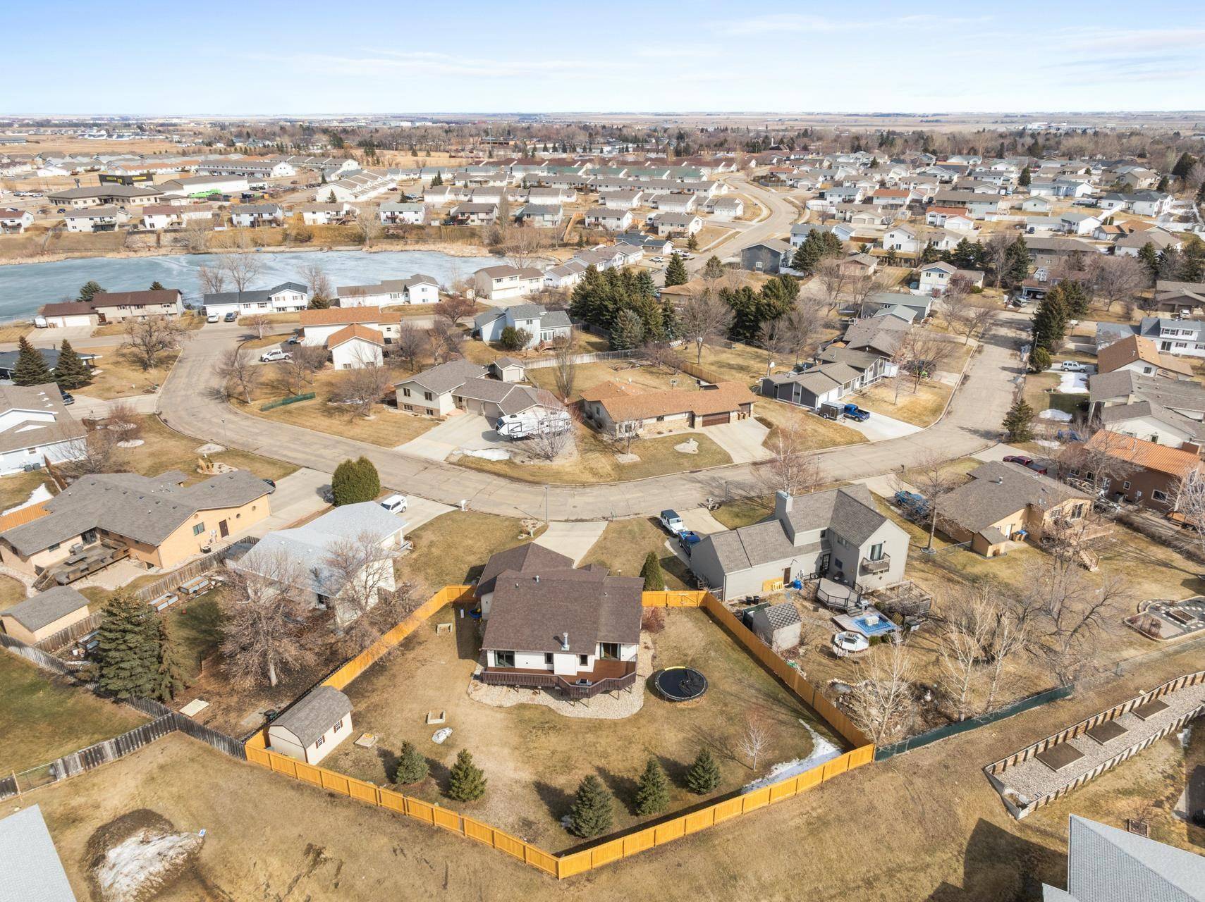 1709 Terrace Ct NW, Minot, ND 58703