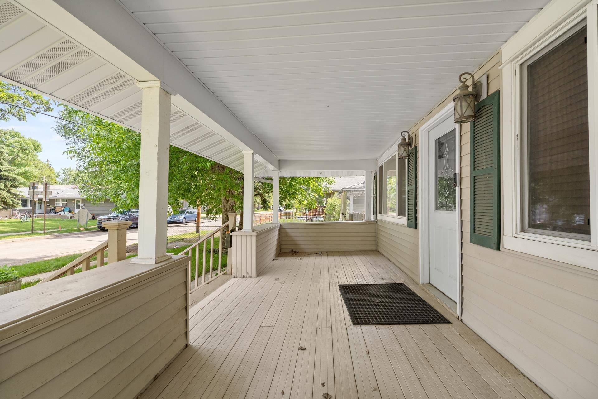 106 SE 8th St, Minot, ND 58701