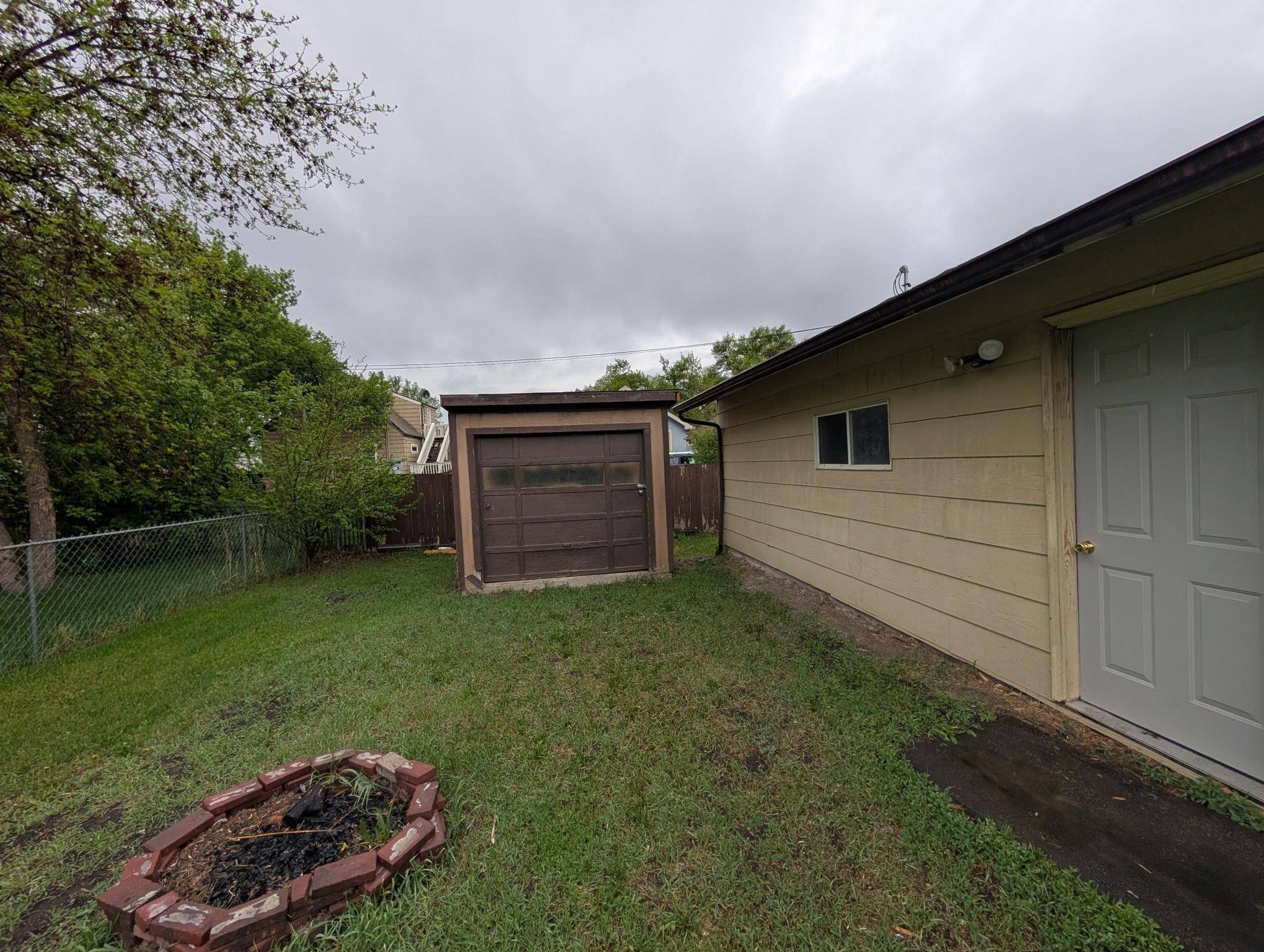 Minot, ND 58703-2241,807 NW 8th Street