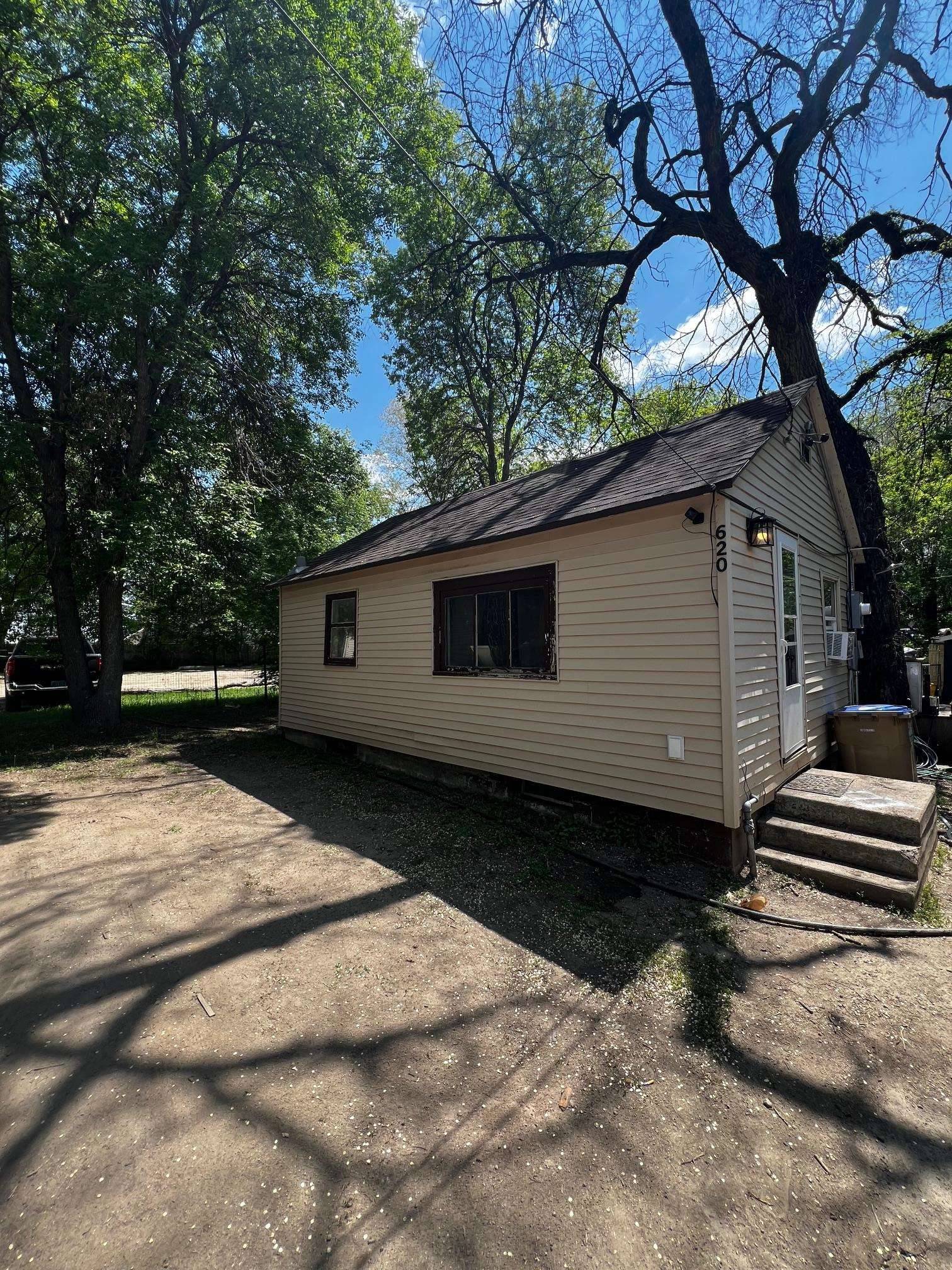 620 Central Avenue E, Minot, ND 58701